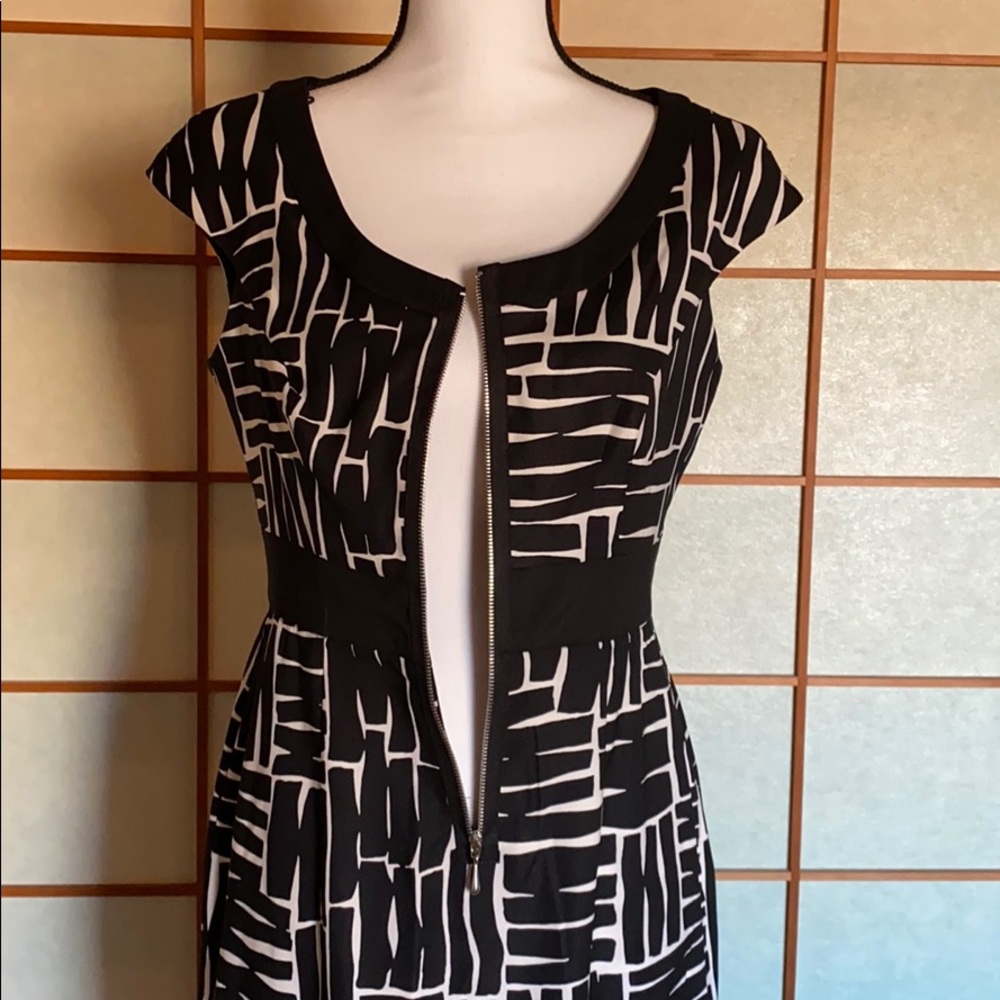 Maggy London Dress Size 8 - Picture 6 of 12
